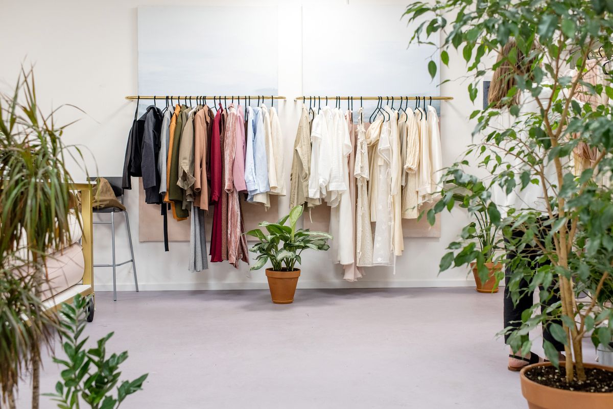 Pieza de ejemplo para una marca de indumentaria: rack de ropa